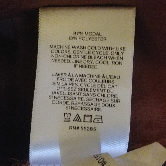 Express Pleated V-Neck Top - Picture 10 of 10